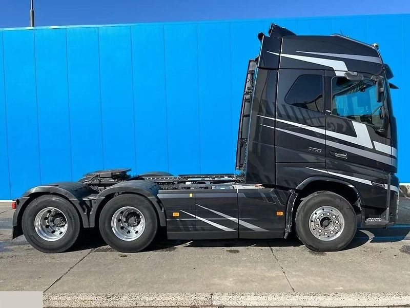 Volvo FH (2021) 750 6x4 tahač 70t EURO 6 - fotka 13 z 14