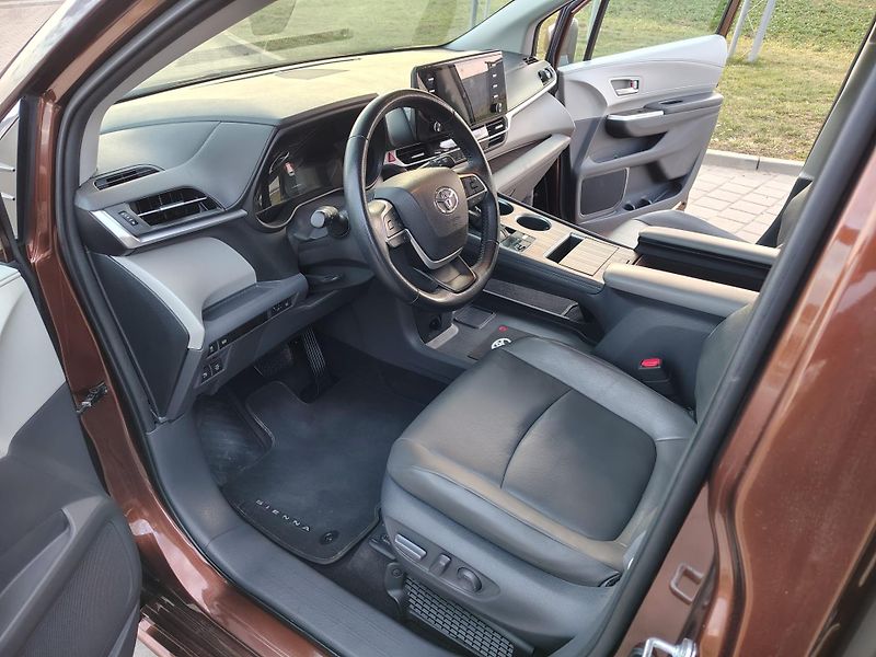 Toyota Sienna (2021) XLE 2.5 HYBRID AWD, 7 MÍST - fotka 9 z 14