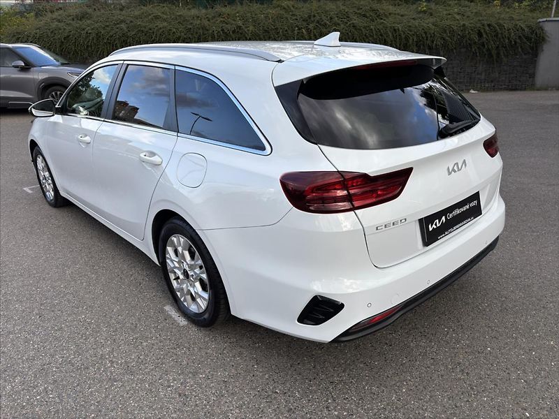Kia Ceed 1,5 TGDi 118kW TOP ZÁRUKA NAVI - fotka 3 z 40
