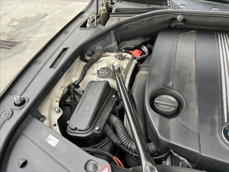 BMW Řada 5 535d GT 1.mai. nové ČR - fotka 32 z 34