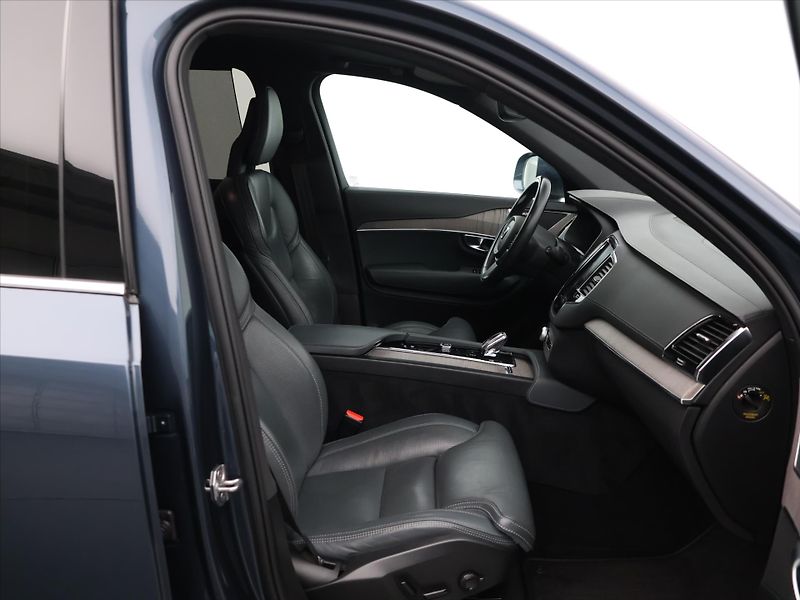 Volvo XC90 2,0 B5 173kW Inscription CZ DP - fotka 11 z 31