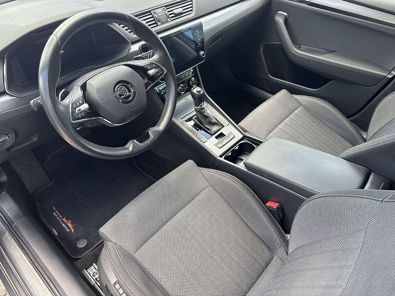 Škoda Superb (2023) Combi 2.0 TDI DSG Style - fotka 7 z 34