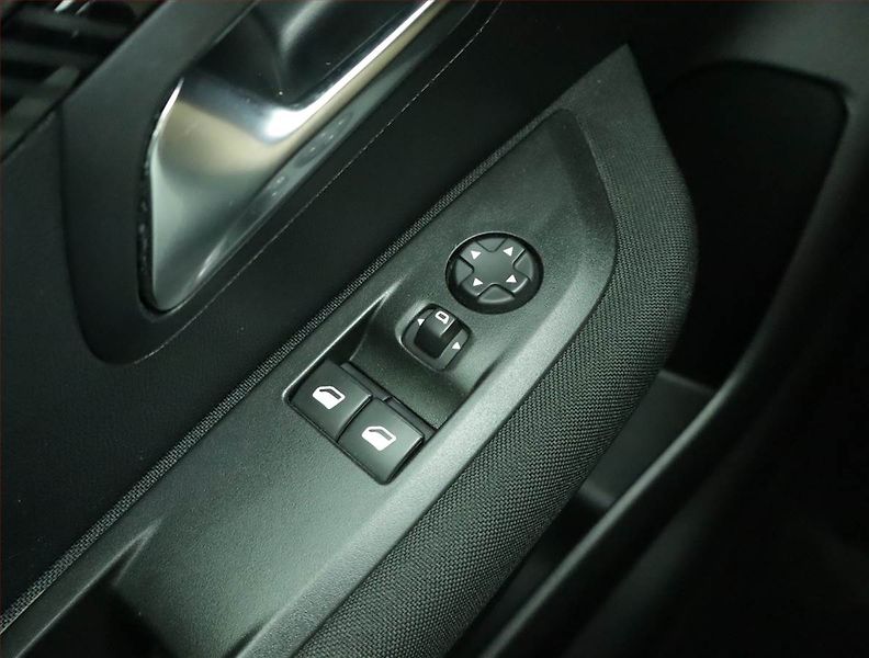 Peugeot 208 (2020) Active 50 kWh, SoH 85% - fotka 14 z 16