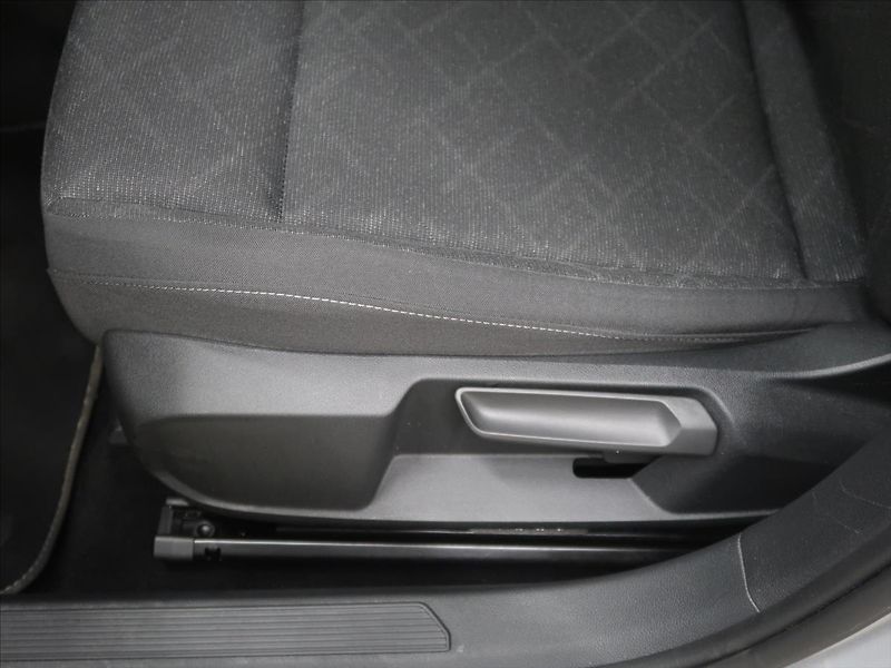 Volkswagen Golf 1,5 TSI EVO Life 1.majitel CZ - fotka 18 z 34
