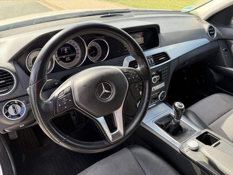 Mercedes-Benz Třídy C 180 CGI NAVIGACE SERVISKA - fotka 11 z 37