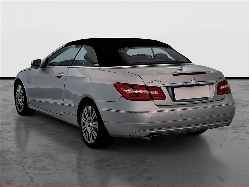 Mercedes-Benz Třídy E (2010) E 250, Automat, Kůže, Navi - fotka 4 z 22