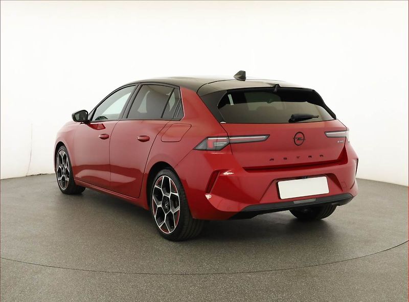 Opel Astra (2022) GS-Line Plug-in-Hybrid 1.6 T - fotka 4 z 19