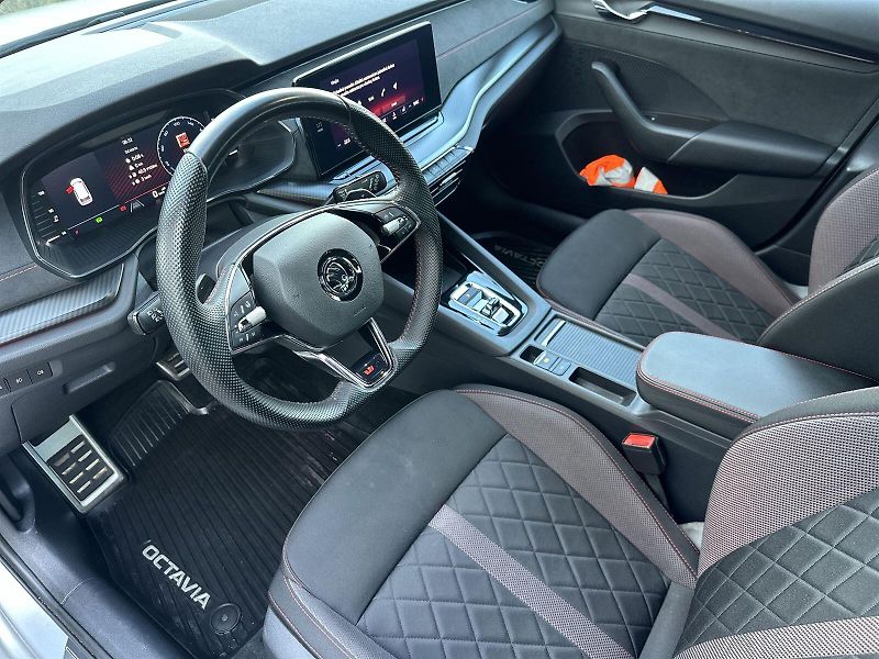 Škoda Octavia (2023) Combi 2.0 TDI DSG RS - fotka 8 z 35
