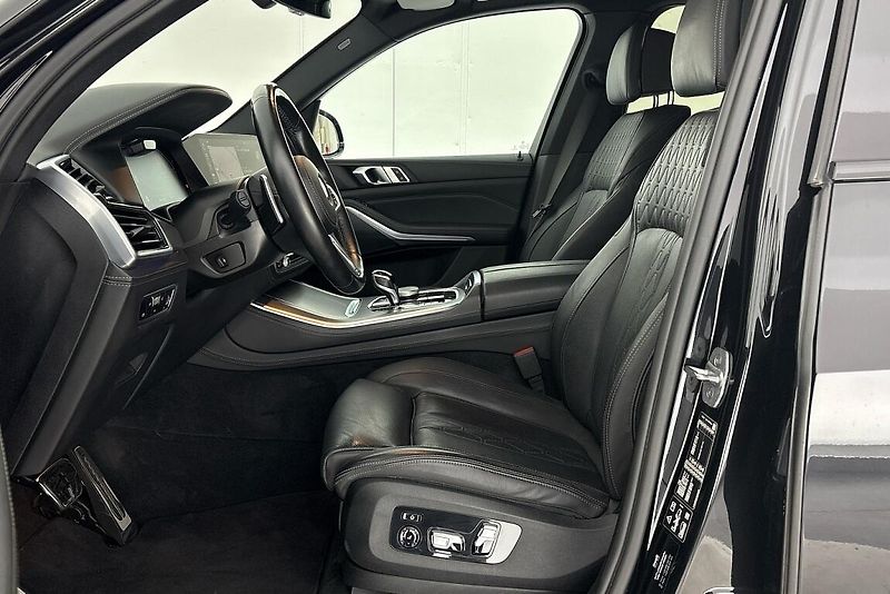 BMW X5 xDrive30d - fotka 8 z 28
