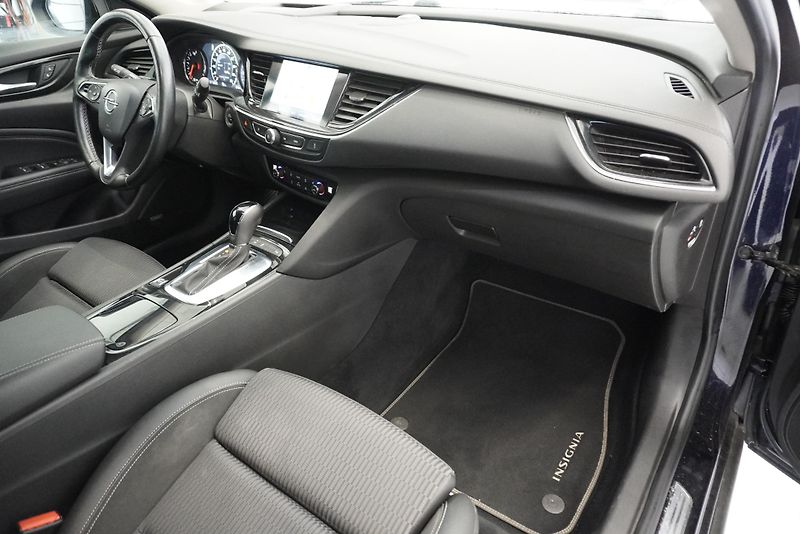 Opel Insignia 2,0T 154kW SPORTS TOURER 4X4 - fotka 29 z 32