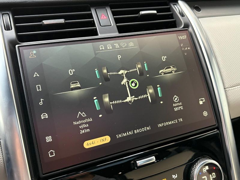 Land Rover Discovery D300, R-Dynamic HSE, ČR, DPH - fotka 39 z 61