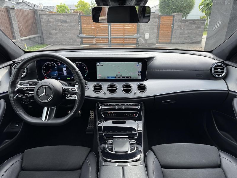 Mercedes-Benz Třídy E (2022) E 300de 4MATIC AMG Hybrid Tažn - fotka 16 z 28