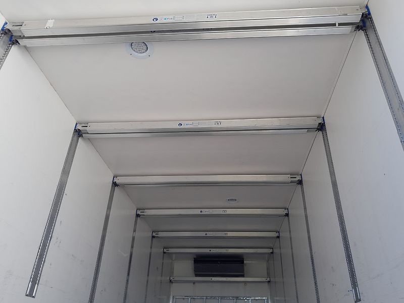 Volvo FM 330 Thermoking T-1200R - fotka 16 z 40