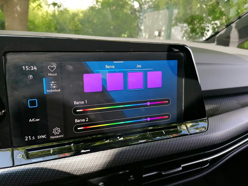 Volkswagen Golf (2022) 1.5 TSi R-LINE IQ-Drive - fotka 17 z 29