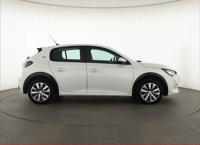 Peugeot 208 (2020) Active 50 kWh, SoH 92% - fotka 6 z 19