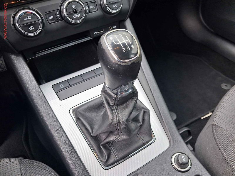 Škoda Octavia (2014) 2.0 TDi, 2.maj,ČR, Style - fotka 15 z 16