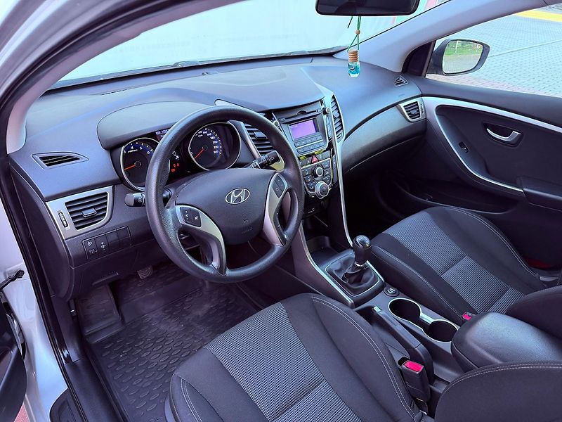 Hyundai i30 1.4 CVVT Trikolor, ČR - fotka 14 z 22