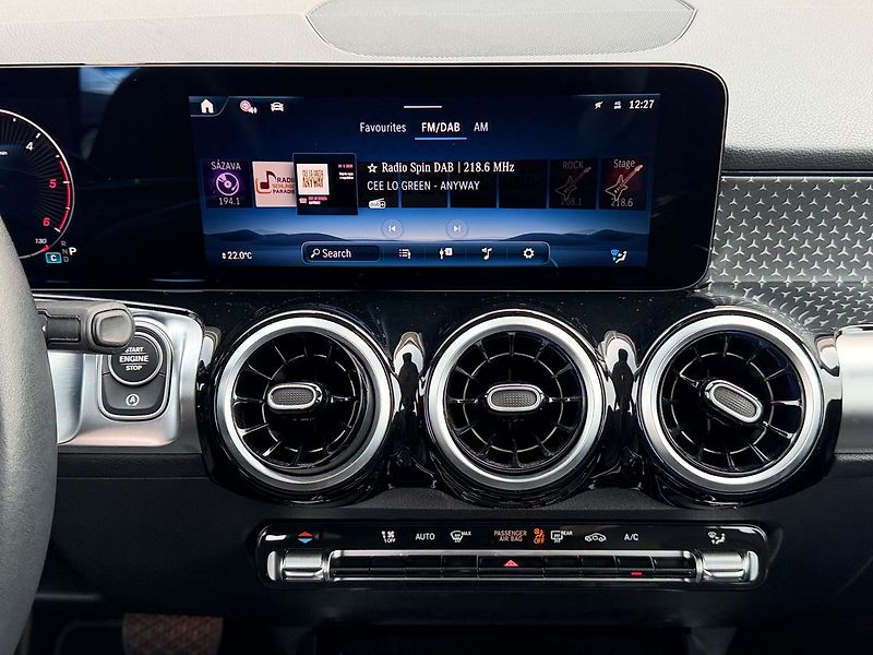 Mercedes-Benz GLB 180d - fotka 19 z 32