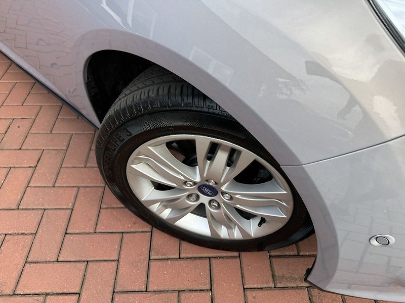 Ford Focus (2011) 1.6Ti-VCT Klima Parkování - fotka 44 z 48