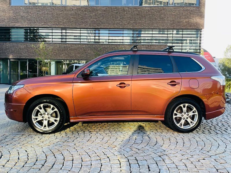 Mitsubishi Outlander 2.2D 4x4 7MÍST KAMERA SERVISKA - fotka 18 z 50