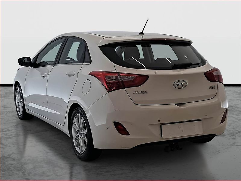 Hyundai i30 (2014) Trikolor 1.6 MPI, Tempomat - fotka 4 z 17