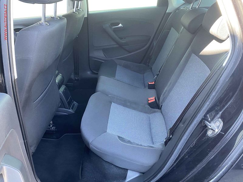 Volkswagen Polo (2011) 1.4 MPi, Style, tempo, park - fotka 10 z 15