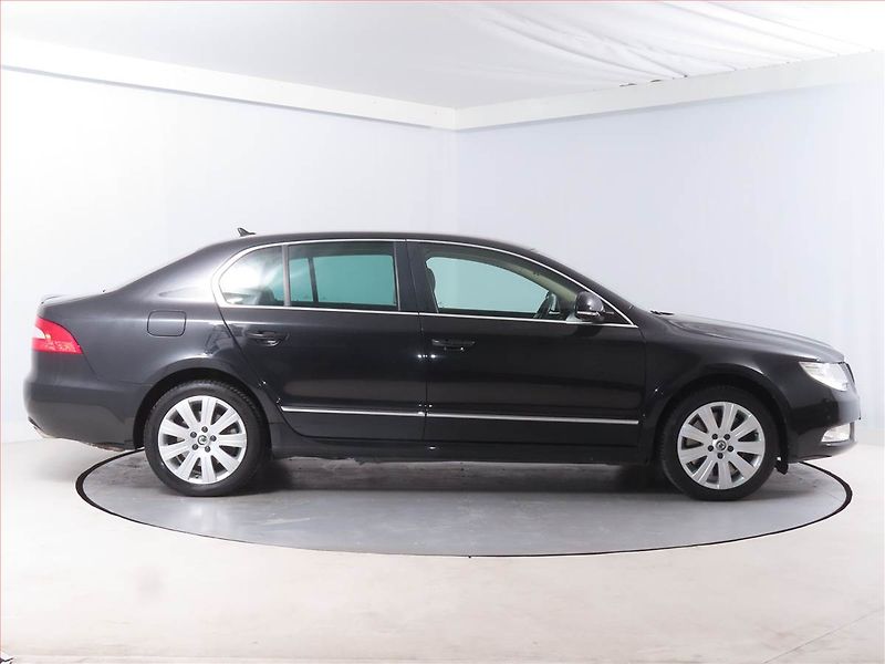 Škoda Superb (2011) Elegance 3.6 FSI V6, 4X4 - fotka 6 z 15