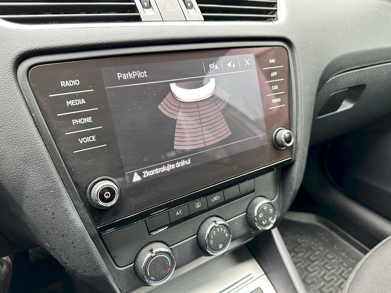 Škoda Octavia (2018) 1.6 TDI 85kW DSG Ambition Fres - fotka 15 z 22