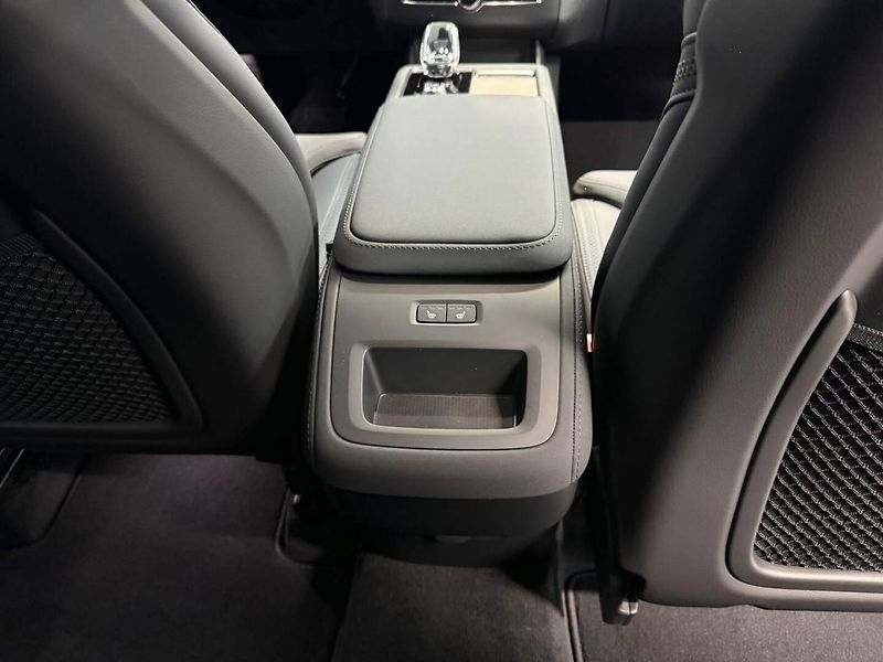 Volvo XC90 (2026) B5 2.0L 250+14 HP AT8 AWD PLUS - fotka 21 z 25