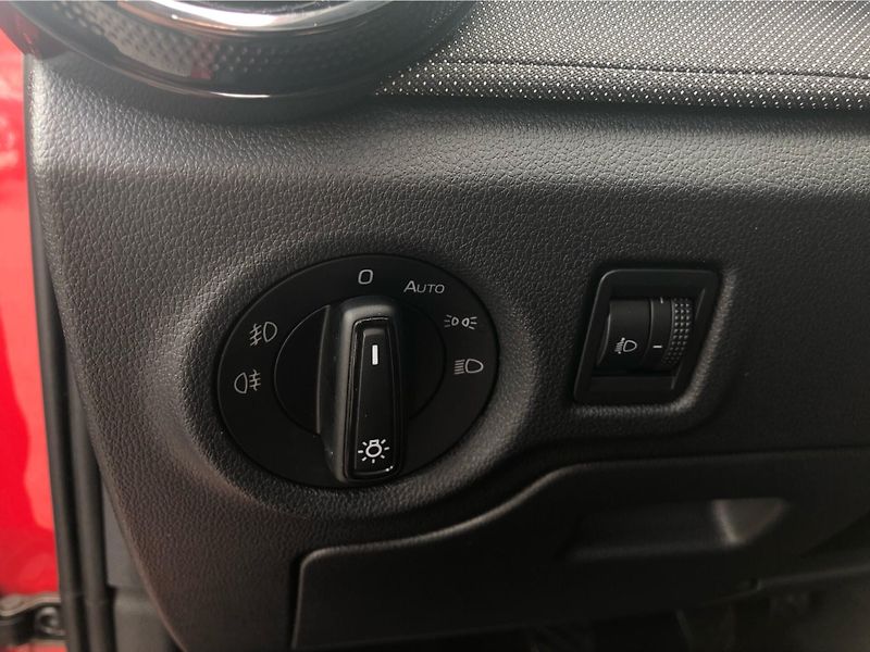 Škoda Fabia 1.0 MPi Selection - fotka 16 z 29
