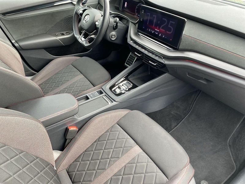 Škoda Octavia (2024) Combi 1.4 TSI iV DSG RS - fotka 8 z 35