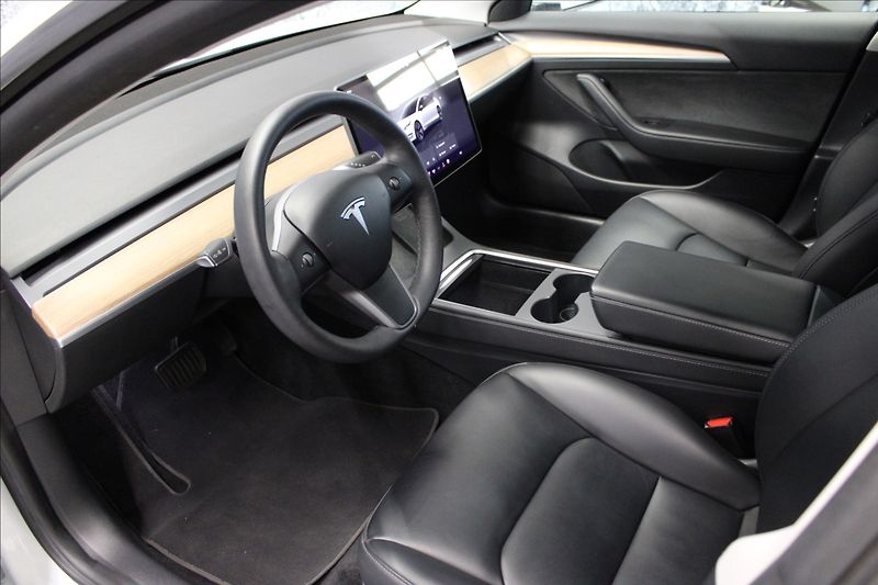 Tesla Model 3 0,0 Long Range dual motor - fotka 8 z 29