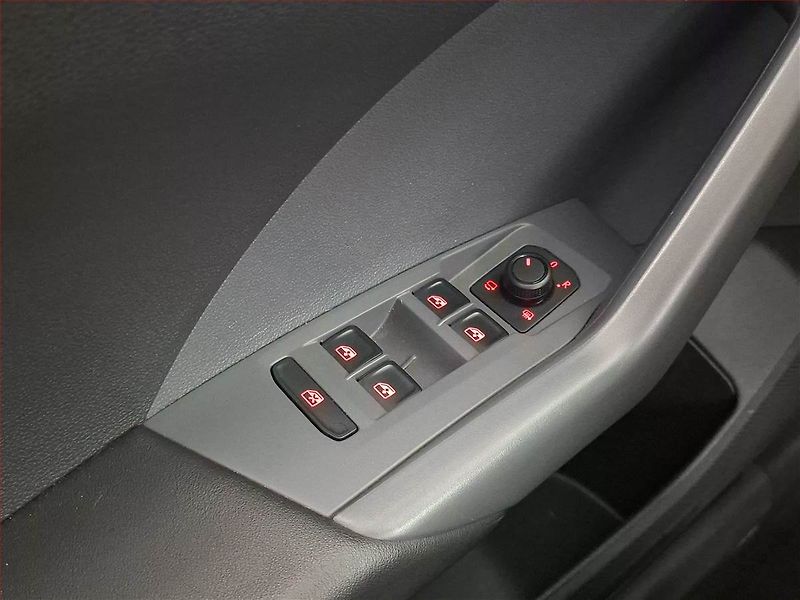 Volkswagen T-Cross (2019) R-Line 1.0 TSI, Automat - fotka 20 z 20