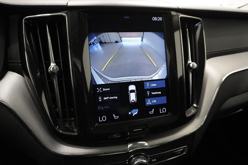 Volvo XC60  2,0 T8 TWIN ENGINE 4WD AUT. - fotka 25 z 33