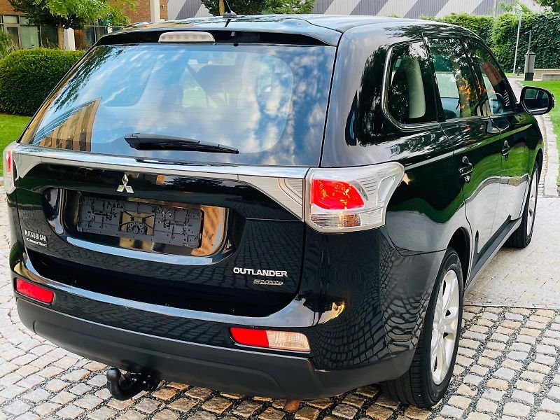 Mitsubishi Outlander 2.0i 1.MAJITEL KAMERA TAŽNÉ - fotka 11 z 43