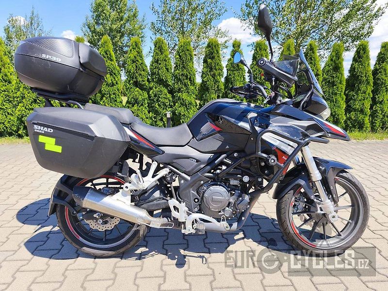Benelli TRK 251 (2023) - fotka 1 z 12
