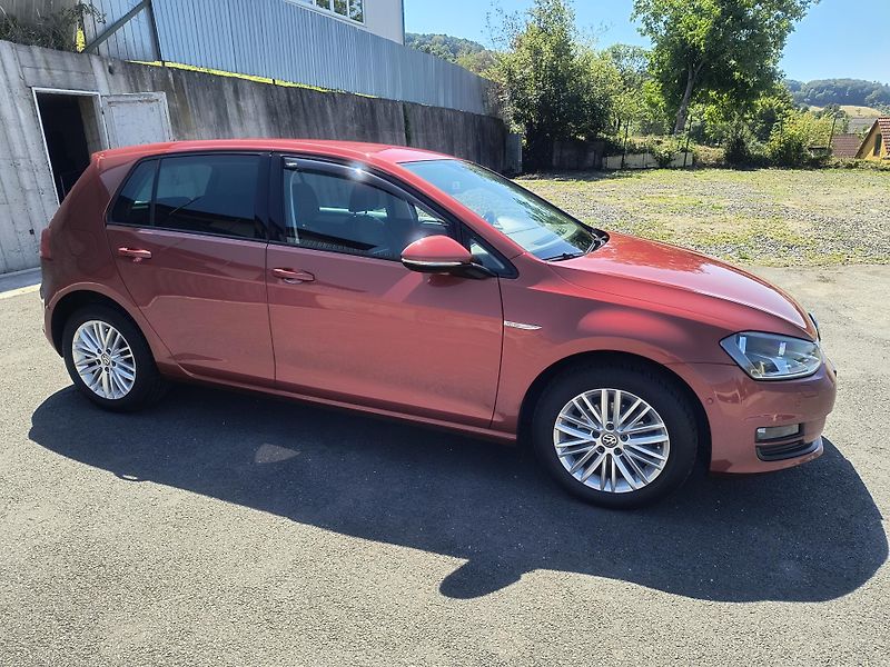 Volkswagen Golf (2014) 1.2 TSI 63KW 4-VÁLEC Z ŘEMENEM - fotka 6 z 66