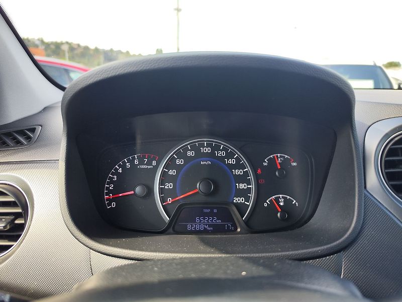 Hyundai i10 1.0i/49kW Family Plus - fotka 13 z 26