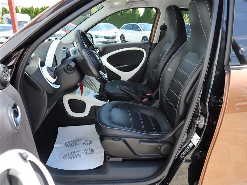 Smart Forfour 1,0 i Prime, kamera, navi, 2 s - fotka 7 z 31