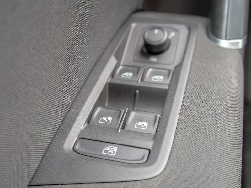 Volkswagen Touran (2019) 2.0TDI 110KW – Cebia 5*! - fotka 32 z 53
