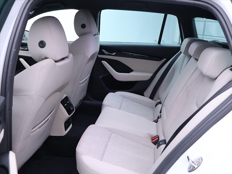 Škoda Octavia 2,0 TDI 110kW DSG Style CZ - fotka 16 z 40