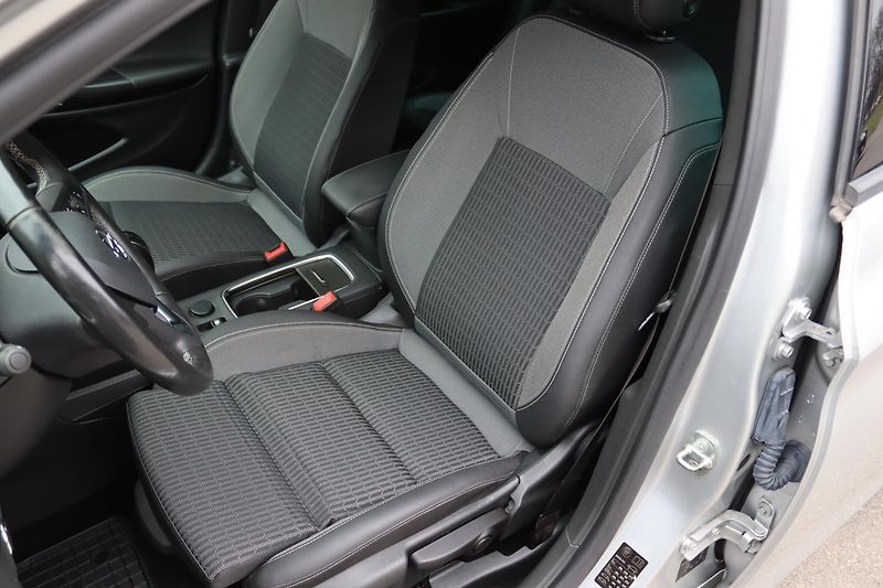 Opel Astra SPORTS TOURER+ 1.2 81kW - fotka 24 z 50