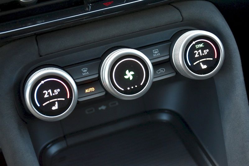 Škoda Kodiaq (2025) SPORTLINE 4X4 TD 142/2.0 A7A - fotka 25 z 43