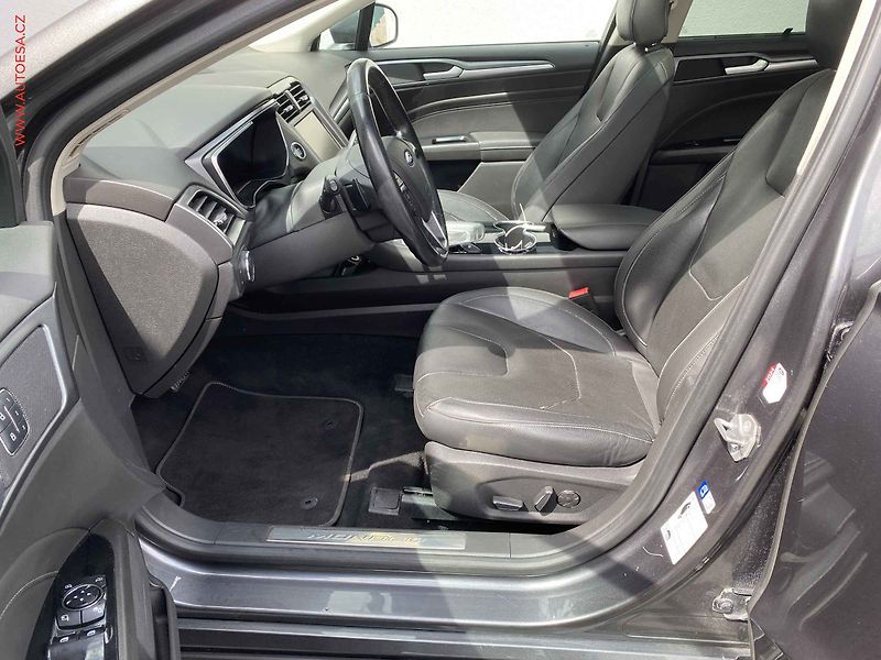 Ford Mondeo (2015) 2.0 EB, Titanium, AT, LED - fotka 9 z 21