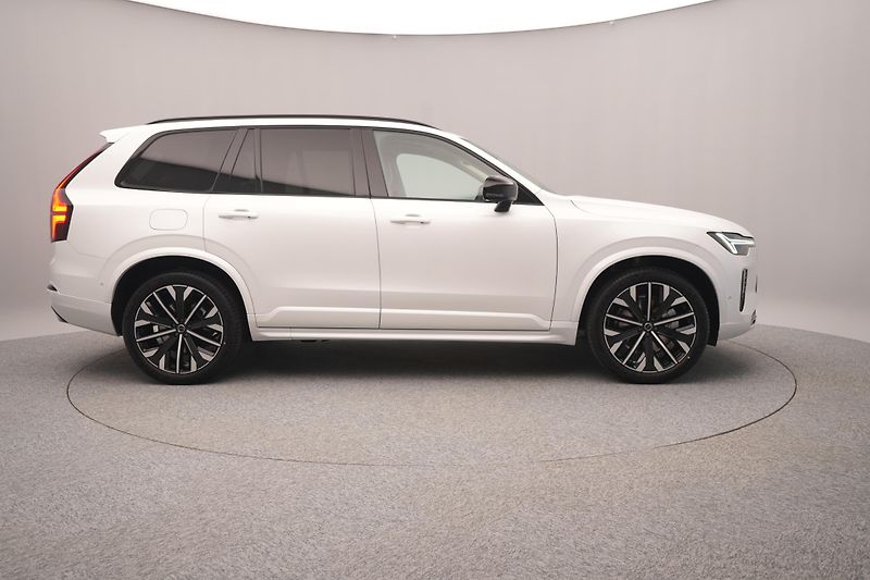 Volvo XC90 (2026) B5 AWD AUT DARK ULTRA 7-míst - fotka 13 z 29