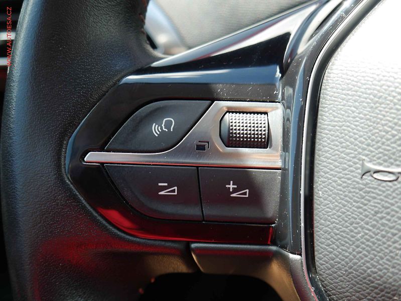 Peugeot 3008 (2020) 1.2 PT, ČR, Active - fotka 14 z 19
