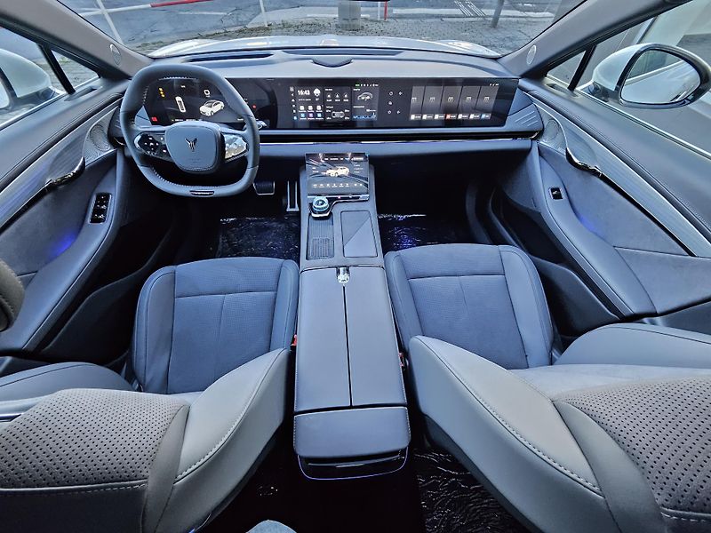 Dongfeng Voyah Passion PHEV (2024) VOYAH PASSION PHEV - fotka 14 z 24