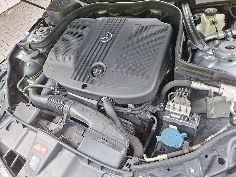 Mercedes-Benz Třídy E (2011) E 250 CDI 150kW 4MATIC - fotka 36 z 41
