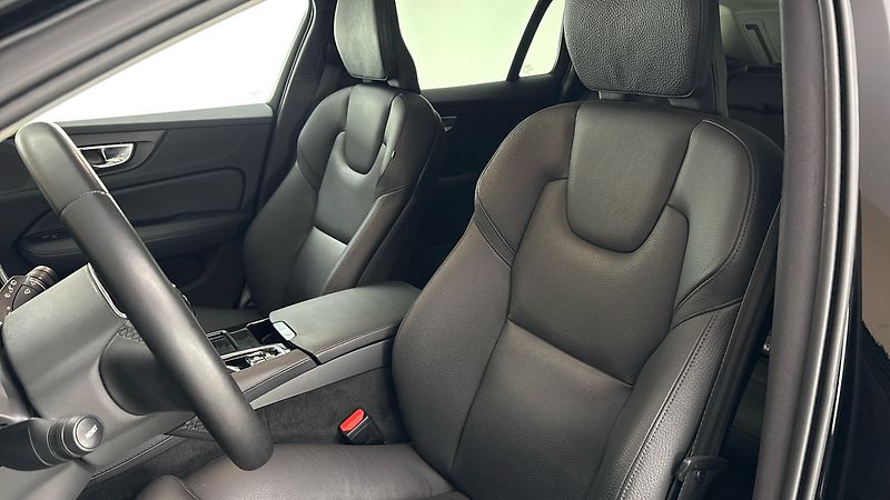 Volvo V60 2.0 T6 AUT AWD Recharge Plus B - fotka 15 z 34