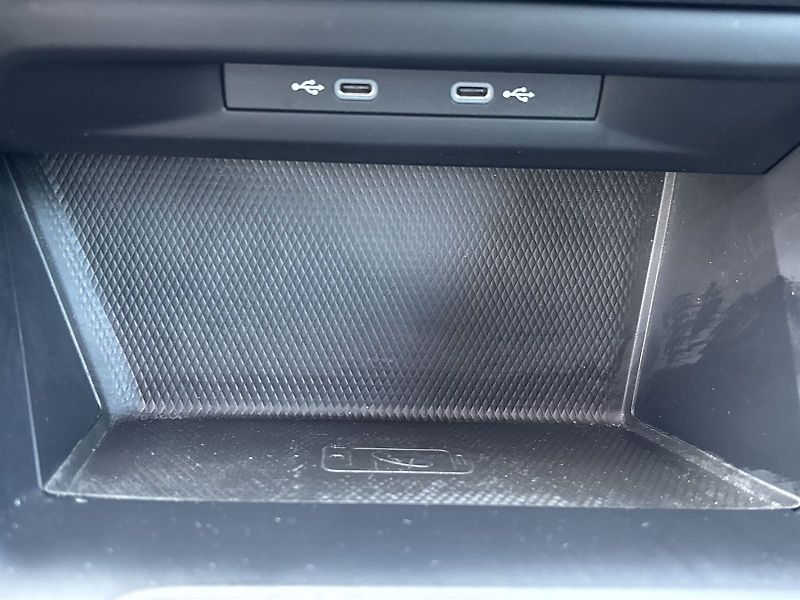 Volkswagen Golf (2023) Variant 1.5 TSI Life - fotka 20 z 31